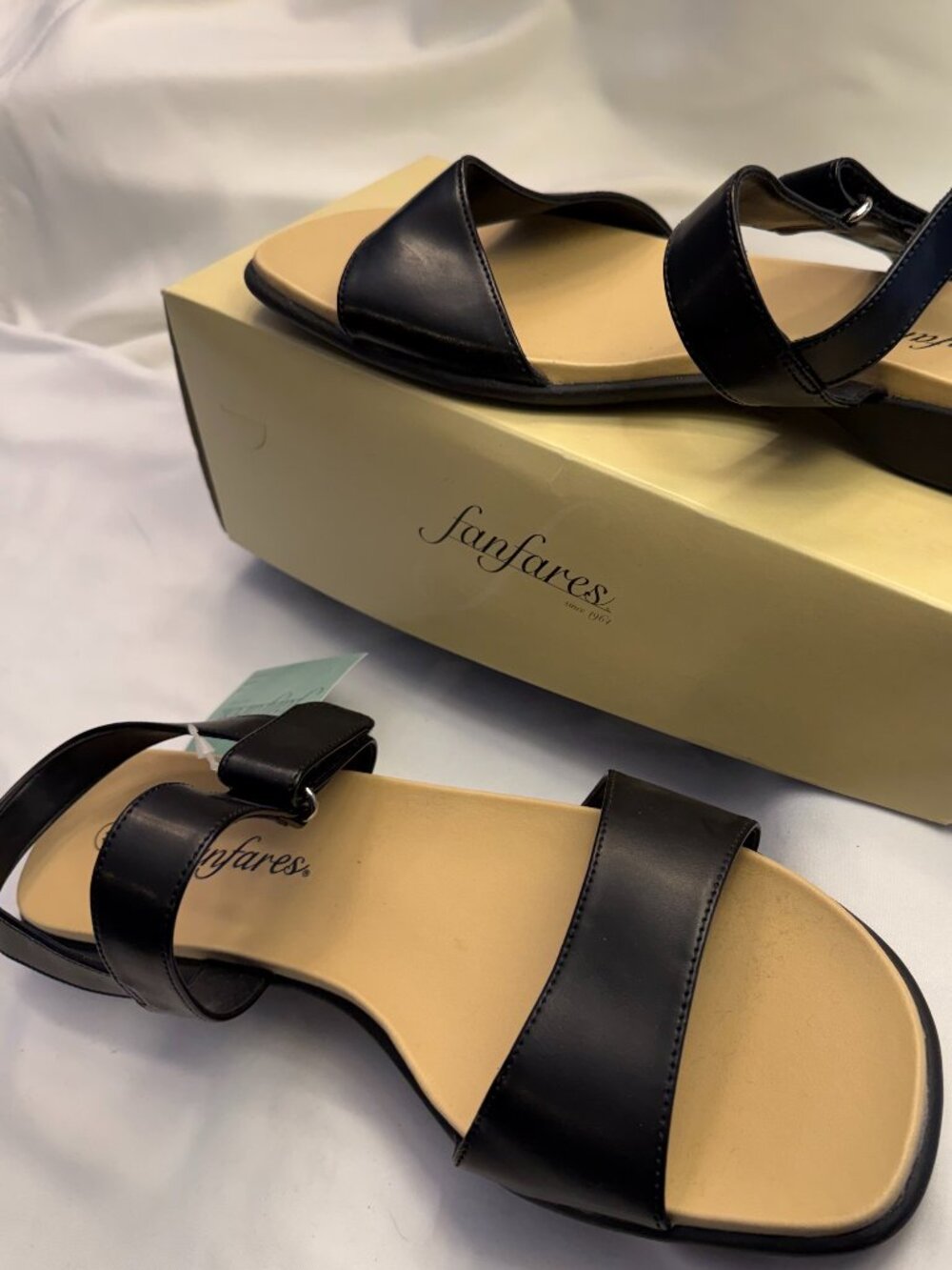 [NWT] Fanfares Adjustable Slingback Sandal - Black - Size 11M